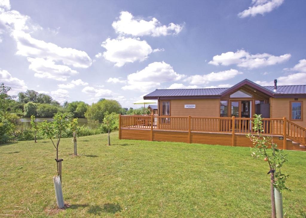 The Springs Lakeside Holiday Park Fladbury Room photo